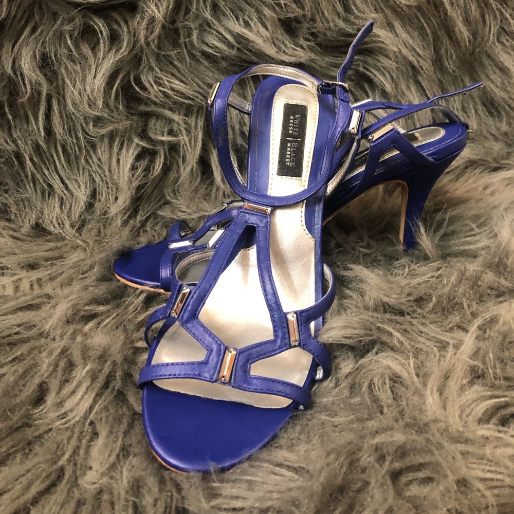 Blue opened toed low heels